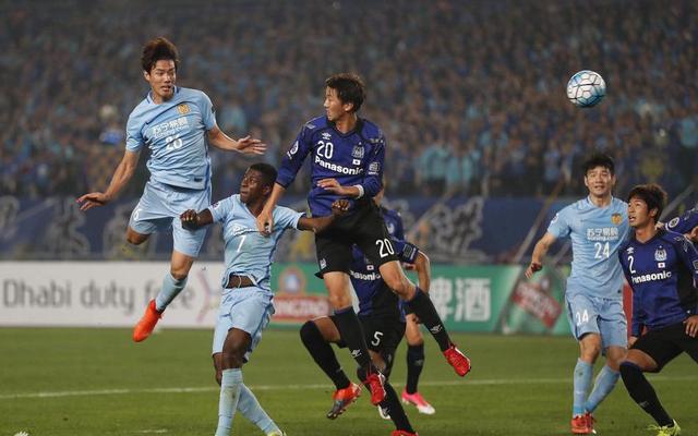 苏宁后防表现出色，成功力压对手晋级