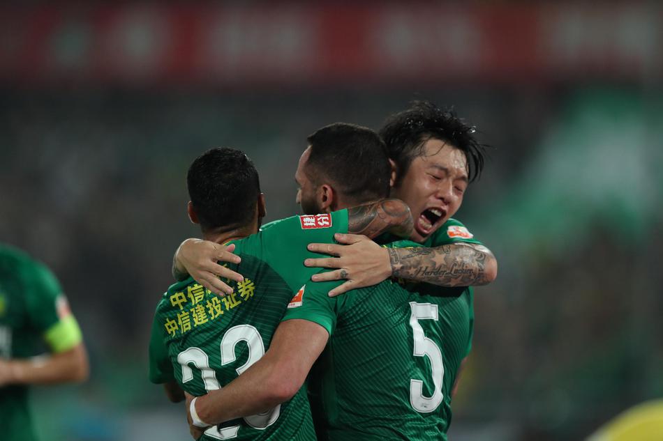 大马德里御林军团主场士气高涨,轻松战胜对手 大马德里御林军团主场士气高涨,轻松战胜对手